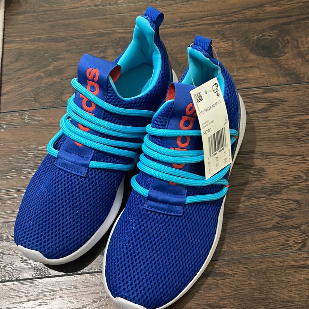 New Kids Adidas Lite Racer Adapt 3 size 4